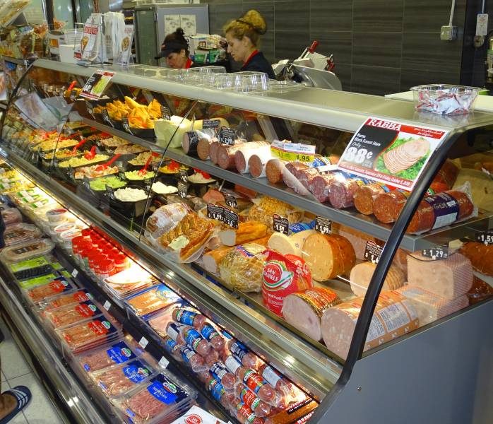 deli_area_is_very_close_to_the_front_entrance-9417307