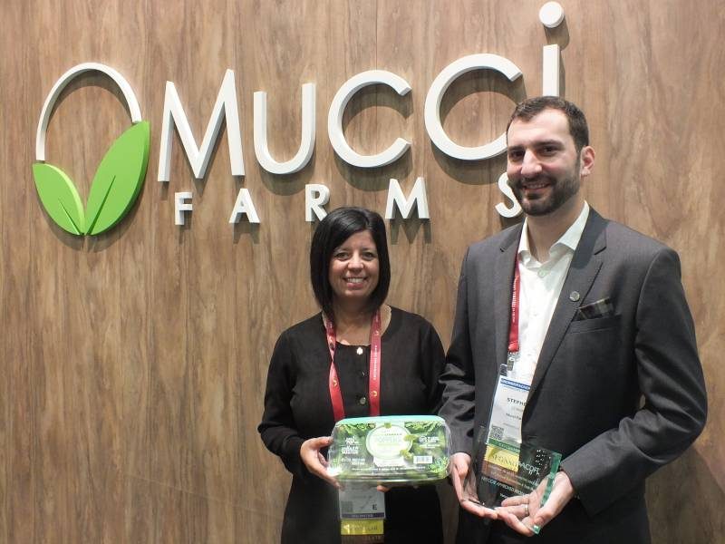 emily_murracas_and_stephen_cowan_mucci_farms_with_the_mucci_farms_snack_sized_cute_cumcumber_poppers_freggie_approved_product_award-7347983