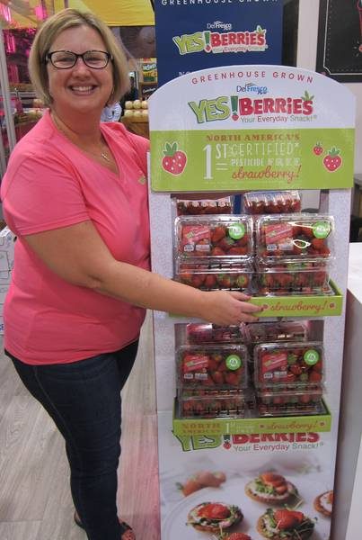 fiona_mclean_del_fresco_pure_with_north_americas_first_certified_pesticide_free_strawberries-8678427