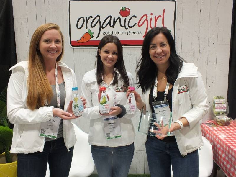 kendra_noll_brooke_sutherland_and_michelle_taylor_organic_girl_with_salad_dressings_that_won_the_organics_award-3245001