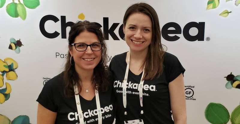 kim_masin_l_and_shelby_taylor_at_the_chickapea_pasta_booth_earth_to_kids-1561875